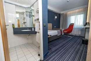 holiday inn express geneva airport by ihg