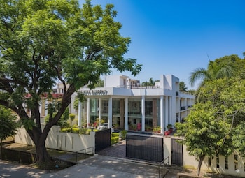 hotel metteyye residency