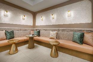 beal house fort walton beach tapestry collection by hilton