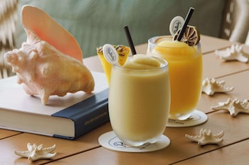 beal house fort walton beach tapestry collection by hilton