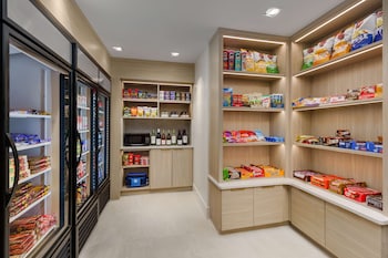 beal house fort walton beach tapestry collection by hilton