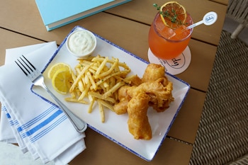 beal house fort walton beach tapestry collection by hilton