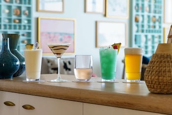 beal house fort walton beach tapestry collection by hilton