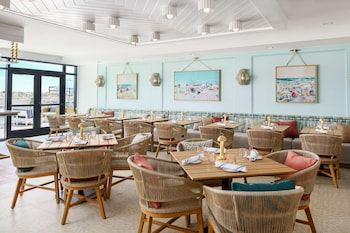 beal house fort walton beach tapestry collection by hilton