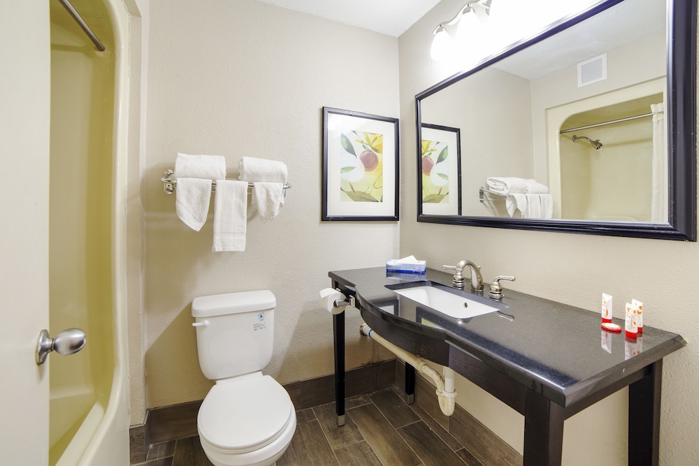 econo lodge inn and suites ft jackson