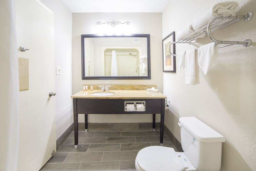 econo lodge inn and suites ft jackson