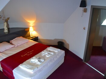 elate plaza business hotel