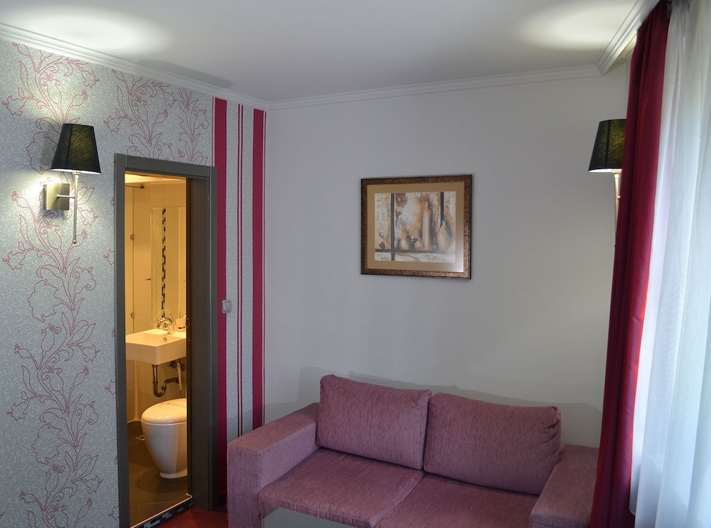 elate plaza business hotel