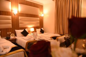 al andalus palace golden