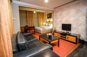 creek gate hotel baithans