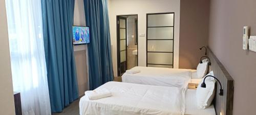roxy hotel sri aman