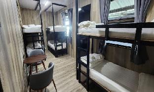 the box hotel
