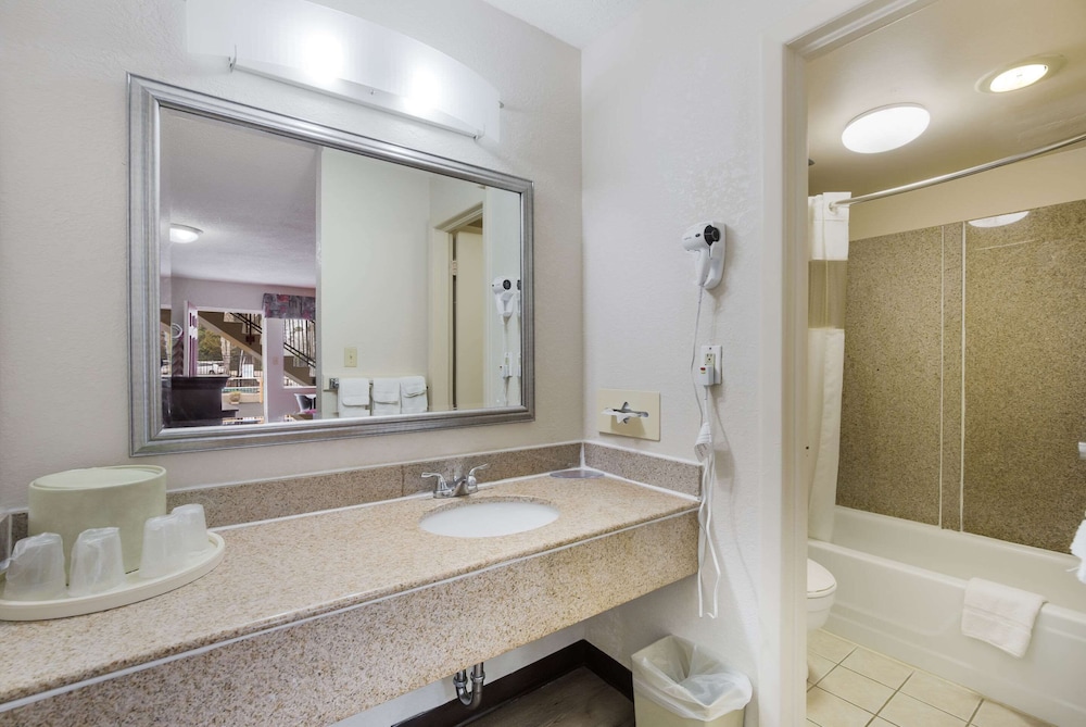 econo lodge historic area