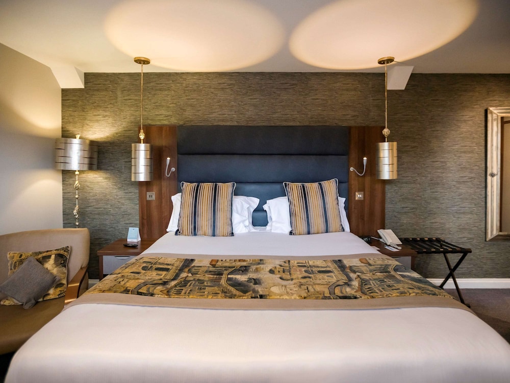 mercure milton keynes