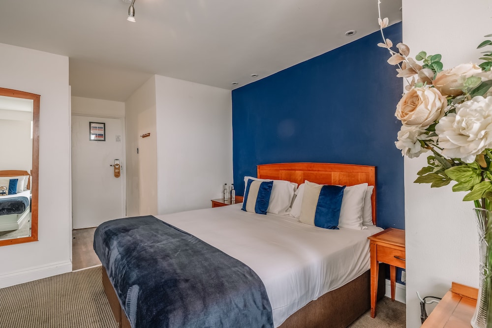 muthu westcliff hotel near london southend airport