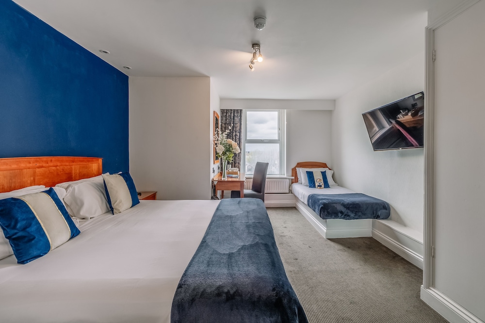 muthu westcliff hotel near london southend airport