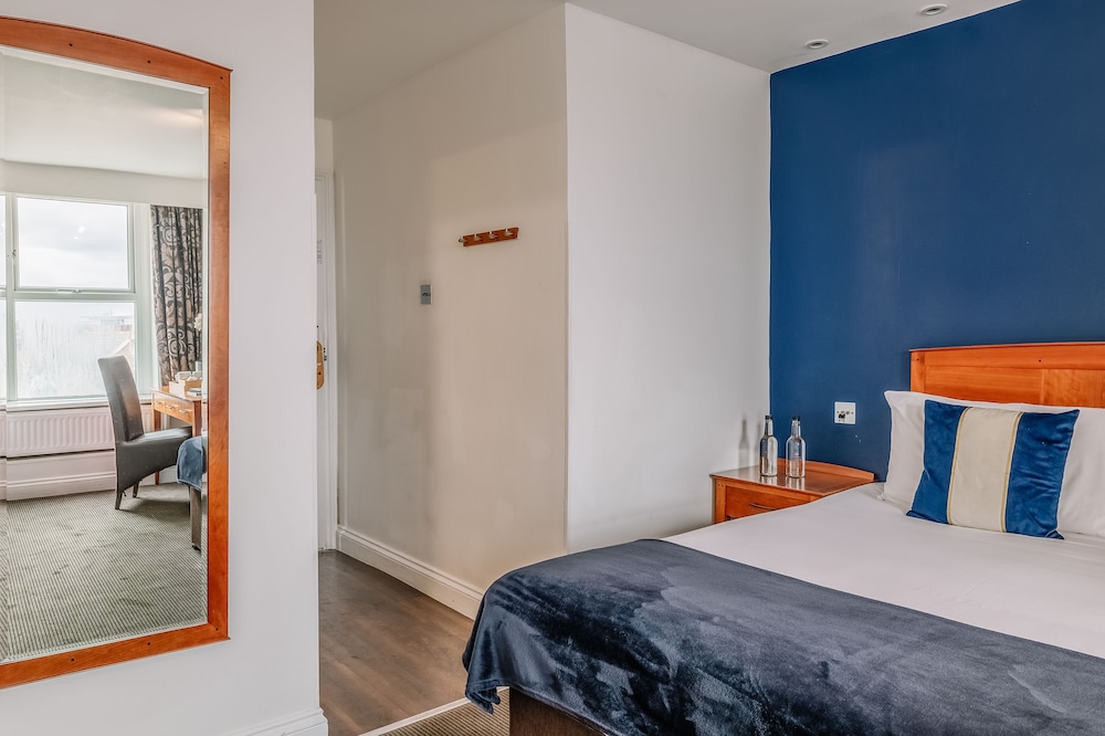 muthu westcliff hotel near london southend airport