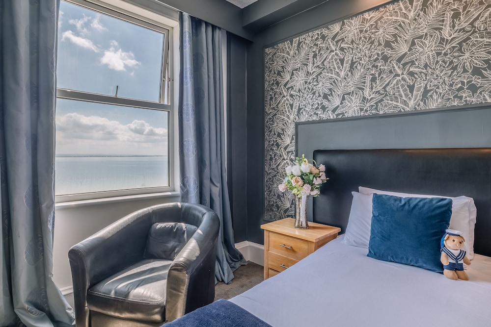 muthu westcliff hotel near london southend airport
