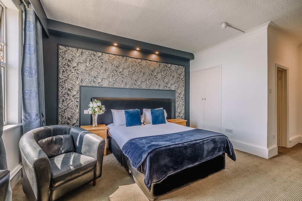 muthu westcliff hotel near london southend airport
