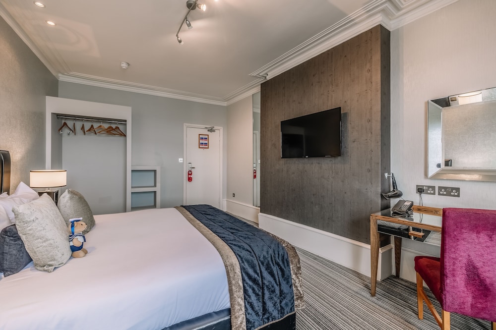 muthu westcliff hotel near london southend airport