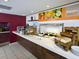 holiday inn express northampton south by ihg