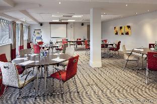 holiday inn express northampton south by ihg