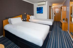 holiday inn express northampton south by ihg