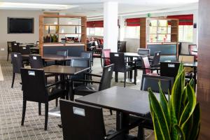 holiday inn express northampton south by ihg