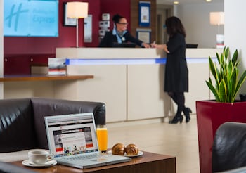 holiday inn express northampton south by ihg