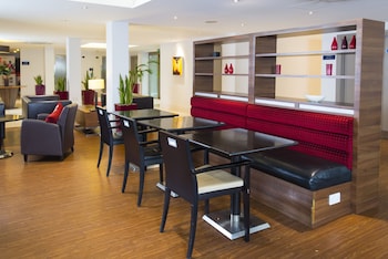 holiday inn express northampton south by ihg