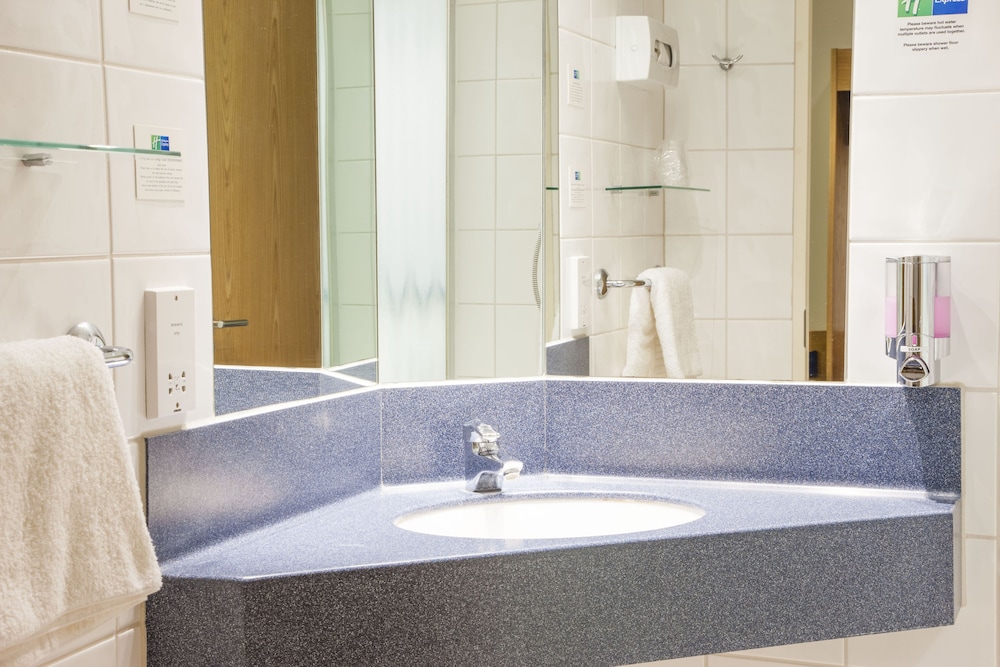 holiday inn express portsmouth gunwharf quays by ihg