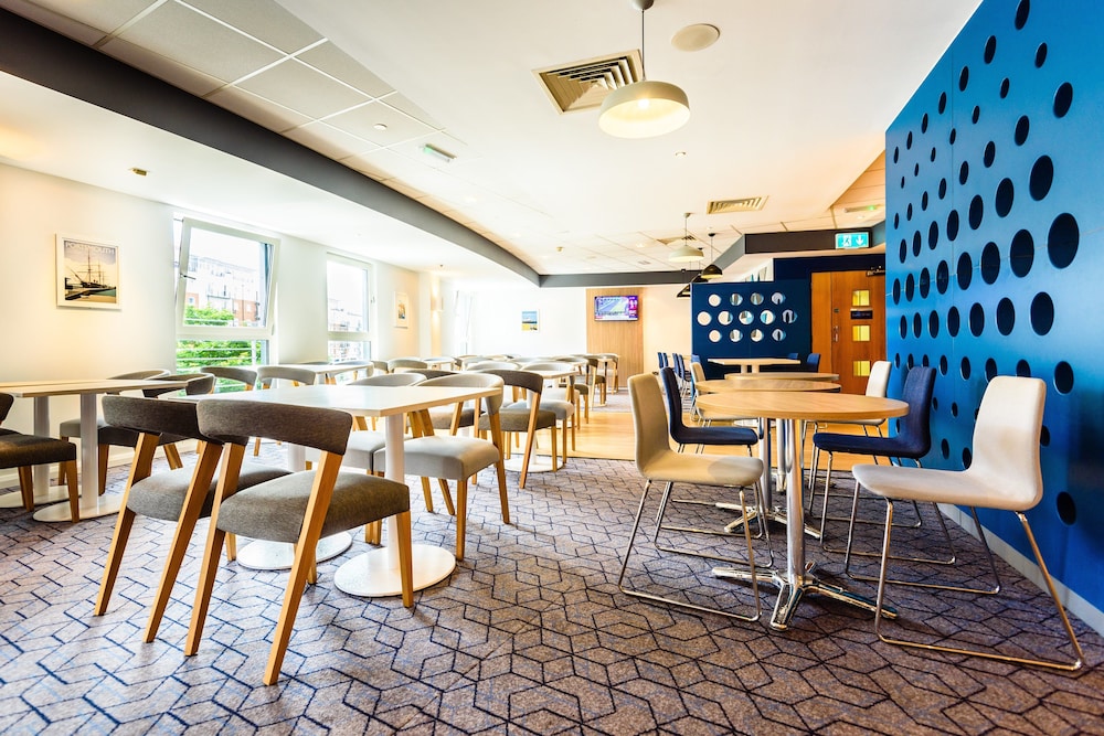 holiday inn express portsmouth gunwharf quays by ihg