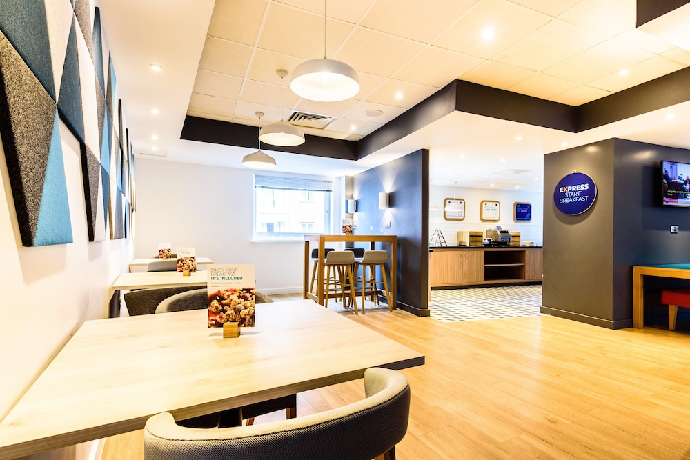 holiday inn express portsmouth gunwharf quays by ihg