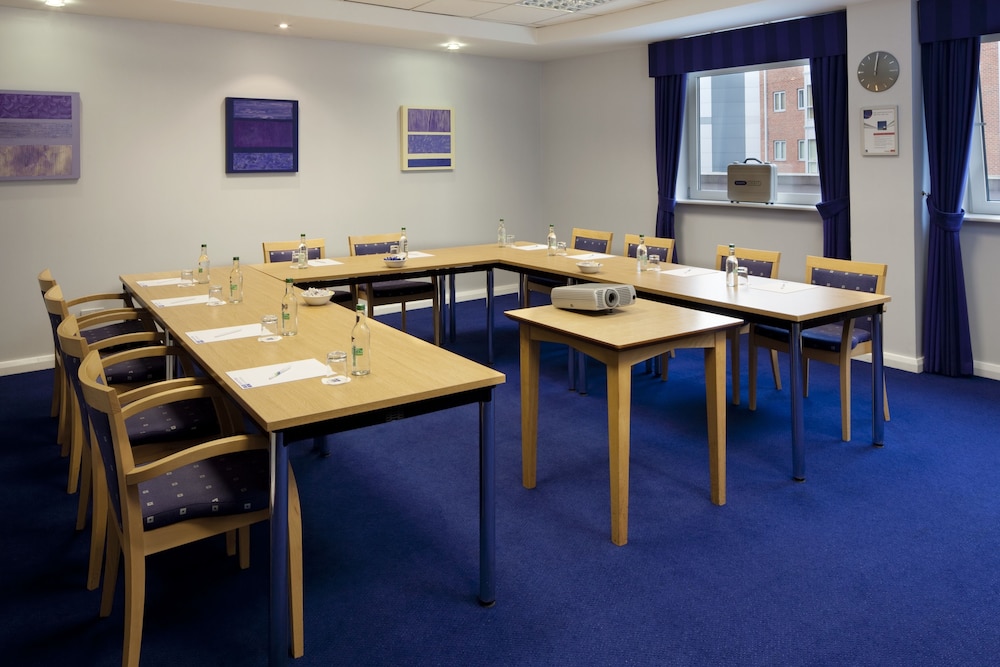 holiday inn express portsmouth gunwharf quays by ihg