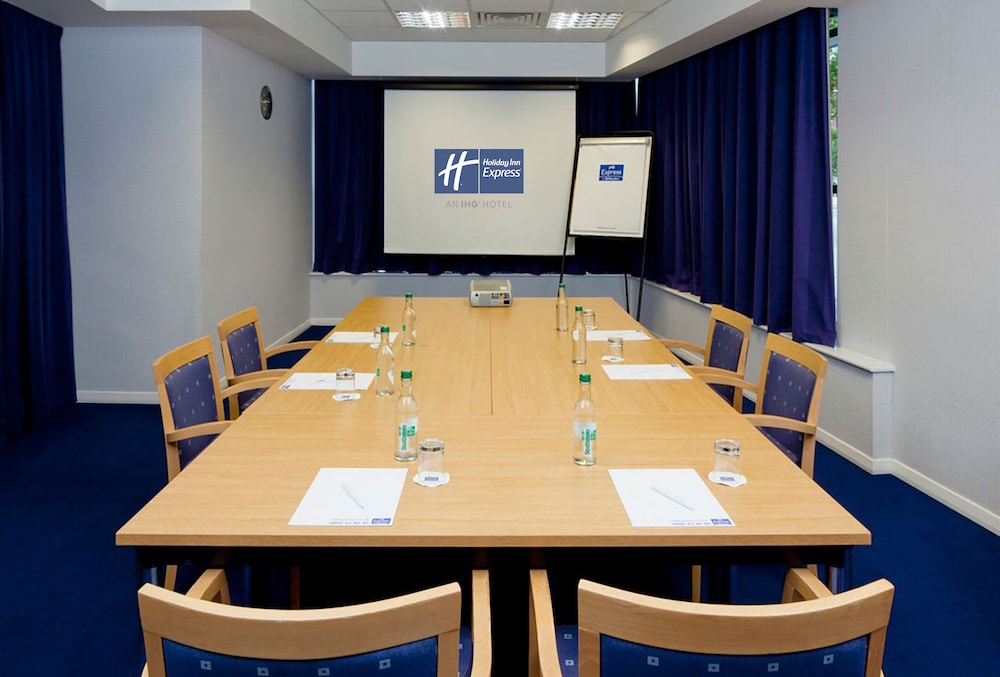 holiday inn express portsmouth gunwharf quays by ihg