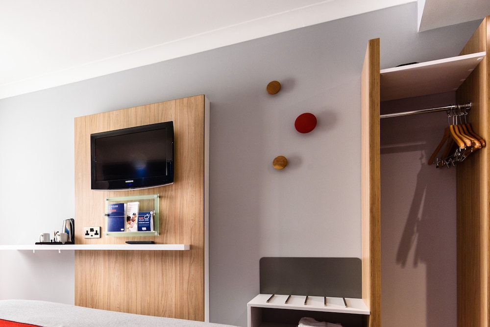 holiday inn express portsmouth gunwharf quays by ihg