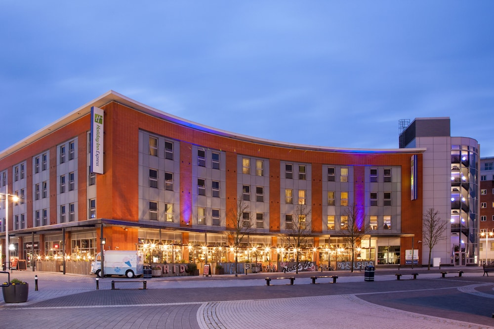 holiday inn express portsmouth gunwharf quays by ihg