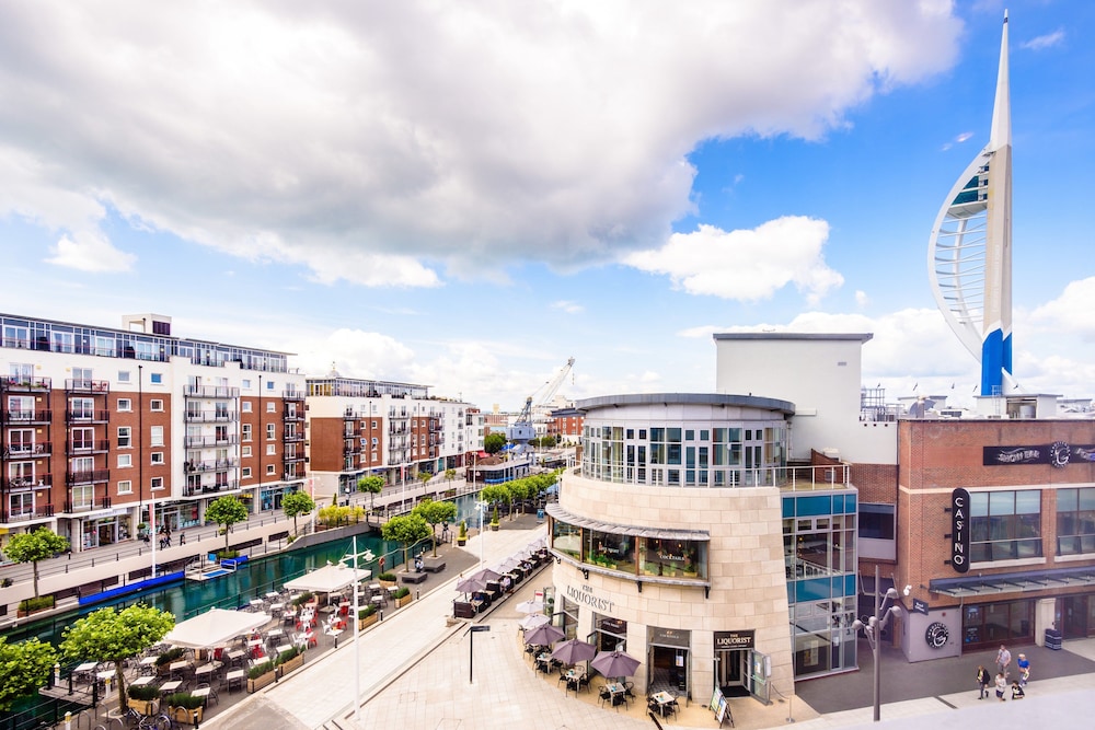 holiday inn express portsmouth gunwharf quays by ihg