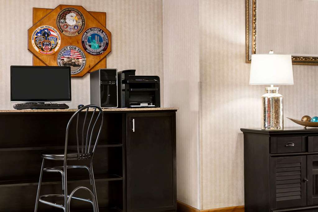 mainstay suites prince george fort lee