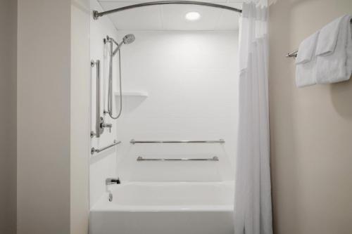 holiday inn express hotel and suites richmond brandermill by ihg