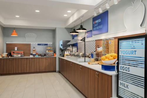 holiday inn express hotel and suites richmond brandermill by ihg
