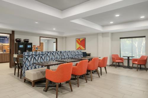 holiday inn express hotel and suites richmond brandermill by ihg