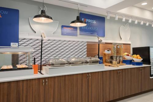 holiday inn express hotel and suites richmond brandermill by ihg