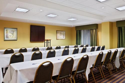 holiday inn express hotel and suites richmond brandermill by ihg