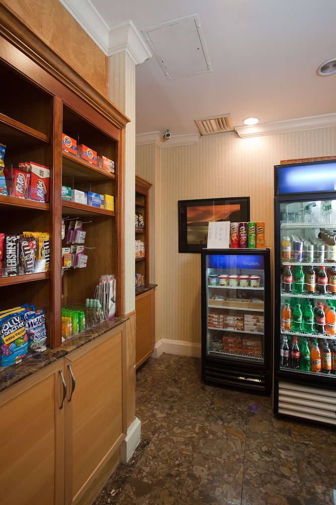 hampton inn and suites stamford