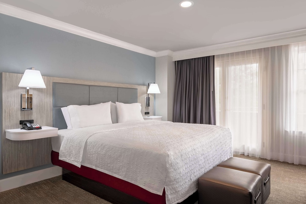hampton inn and suites stamford