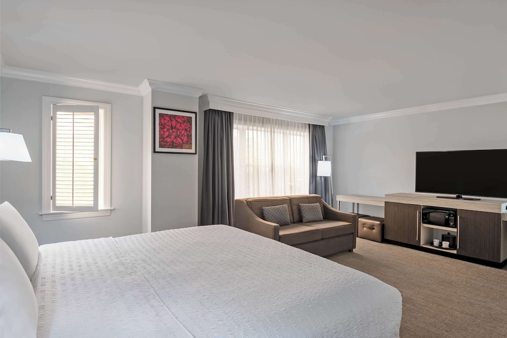 hampton inn and suites stamford
