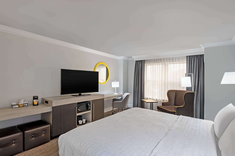 hampton inn and suites stamford