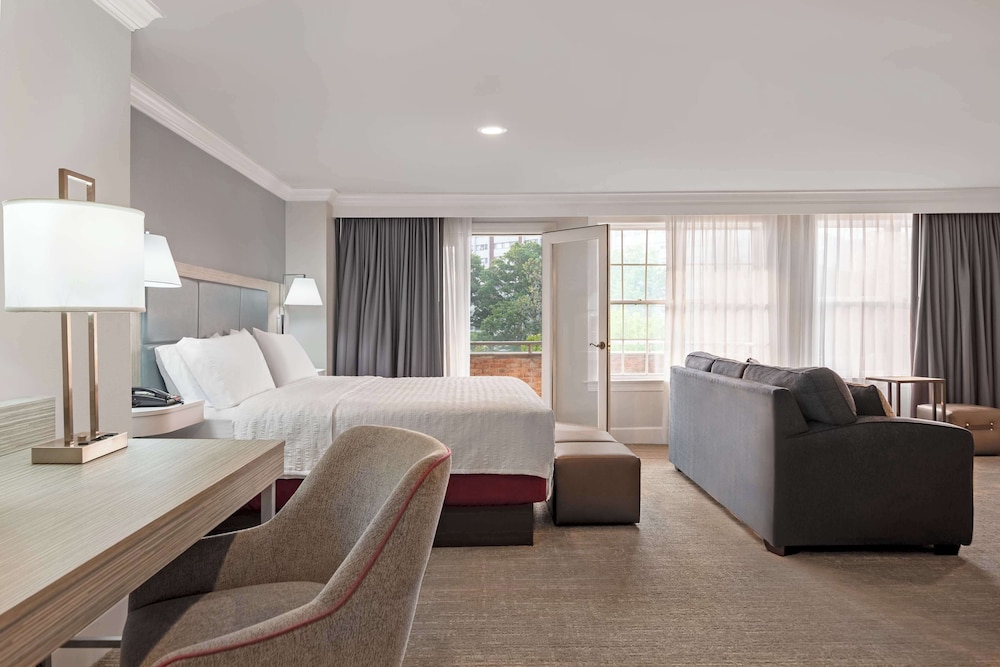 hampton inn and suites stamford