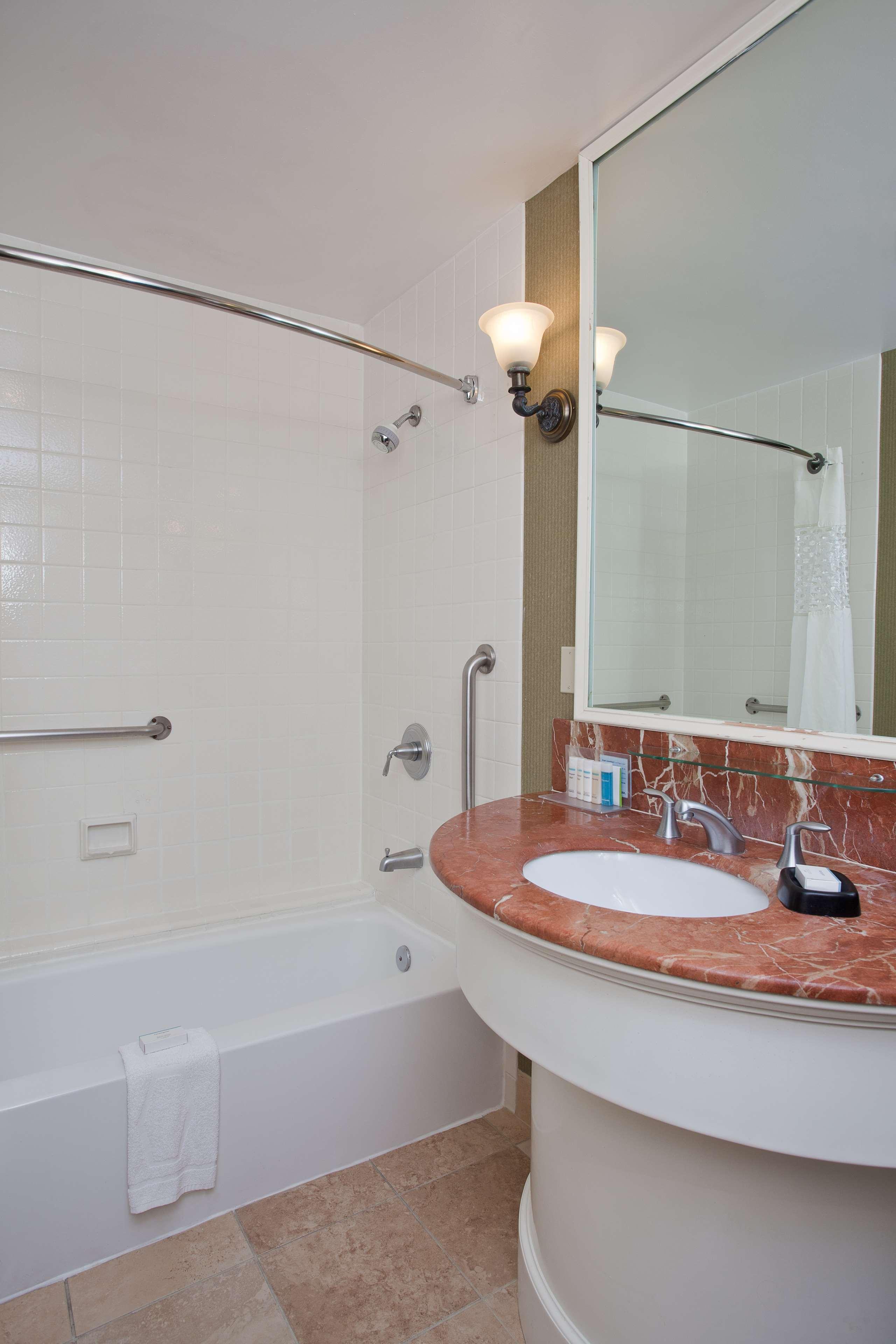 hampton inn and suites stamford